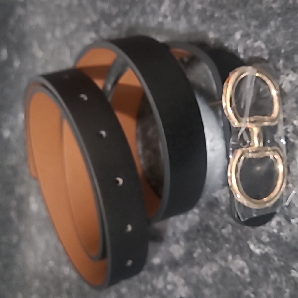 Reversible belt you can change it to black or brown belt.